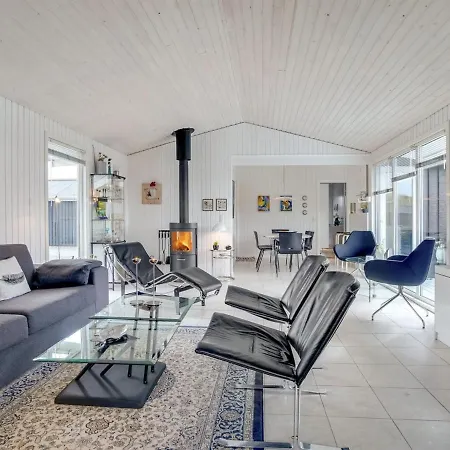 Holiday home Arwen - 200m From The Sea In Nw Jutland By Interhome Blokhus